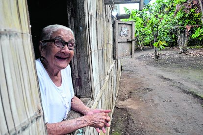 Doña Carlotita ve con felicidad como los días pasan y ella sigue lúcida.