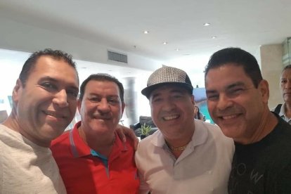 Tito Rojas junto al salsero ecuatoriano Gustavo Enríquez.