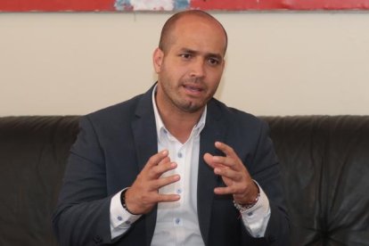 El alcalde de Manta está en Guayaquil y recupera su salud.