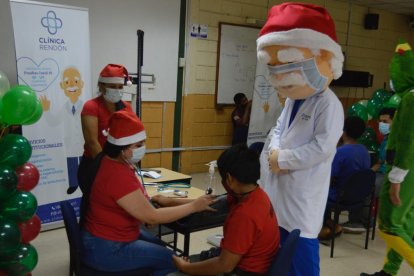 Con las respectivas medidas de bioseguridad, los profesionales atendieron a los pequeños.