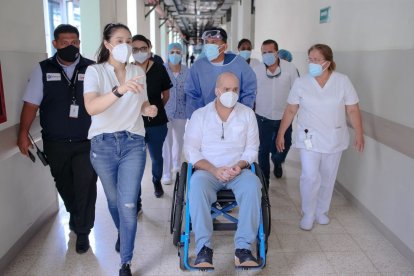 El político fue examinado esta mañana, según informó su esposa. Su estado de salud es estable.