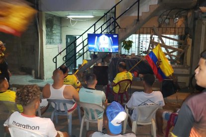 Los hinchas de Barcelona observaron la final de ida reunidos en distintos puntos de Guayaquil.