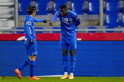 Los jugadores tendrán que mantener la distancia en las celebraciones de los goles.