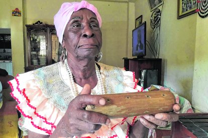 La cantora Rosita Wila quiere eternizar los versos típicos que forman parte de las tradiciones populares de Esmeraldas.