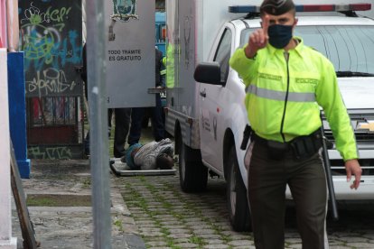 El hombre al parecer murió la noche de ayer. La Policía levantó su cadáver la mañana de este 30 de diciembre del 2020. 

Agencia (ag-extra ag-expreso ag-quito)