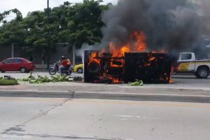 El vehículo quedó en el carril norte - sur de la avenida ubicada en el norte del Puerto Principal.