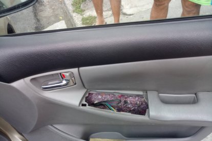 La última familia perjudicada tuvo que gastar 4.000 dólares para reponer las piezas de su carro