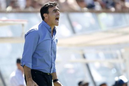 Gustavo Quinteros marcha con Colo Colo en la última casilla del torneo chileno.