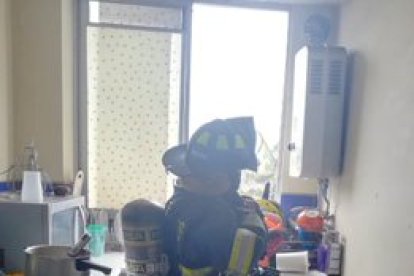 Los Bomberos de Quito  estabilizaron a los afectados por inhalación.