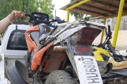 Las motos en las que andaban los sujetos detenidos también fueron retenidas por la policía.