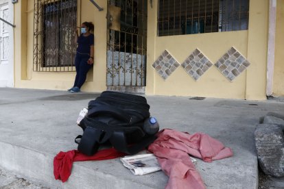 En la ciudadela Martha de Roldós, del norte de Guayaquil, una pareja fue víctima de robo, en su vivienda.