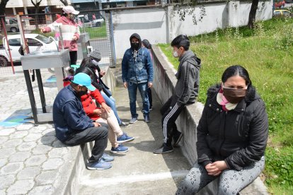 Los pacientes de Quitumbe fueron convocados muy temprano, pero las pruebas se terminaron.