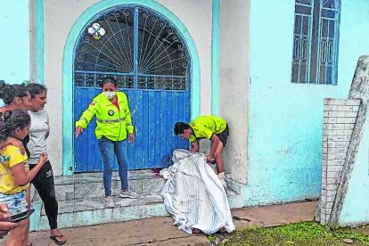El cuerpo de Marcillo quedó a pocos centímetros de la puerta de la iglesia