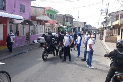 Personal policial y municipal acudió al sector para determinar a los inmuebles involucrados en la megafiesta.