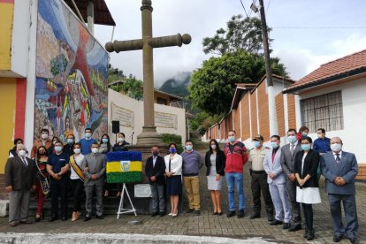 Al pie de la cruz recordaron su peregrinar y expresaron su fortaleza.