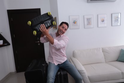 Eduardo alistó sus maletas con dos días de anticipación. Es muy organizado y espera que nada se le quede.