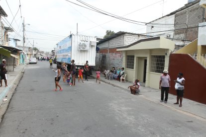 La Calle 8 requiere de obras. Los moradores se quejan por la falta de alcantarillado y piden una mejora en la recolección de la basura.