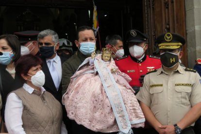 El recorrido tradicional del 6 de enero con la imagen del Niño Jesús fue en carro.