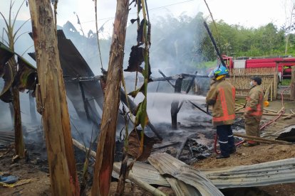El incendio ocurrió en una parroquia rural de El Carmen.