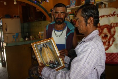 Kelvin Vélez, el Barbón, y Walter Mendoza, Chavito, reconocen que debieron ser más precavidos, guardar el hielo para tener agua y consumirla.