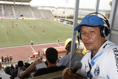 Álvarez era uno de los primeros coleccionistas de camisetas de equipos de fútbol.
