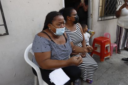 La madre de la víctima dijo que su hijo estaba comprando en el instante del crimen.