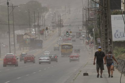 Referencial. Las autoridades piden precaución ante la posible caída de ceniza.