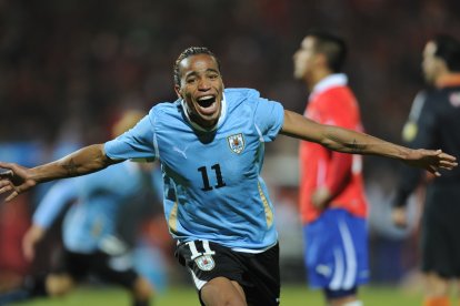 El zaguero uruguayo Álvaro Pereira se ofreció para jugar en el Mushuc Runa.