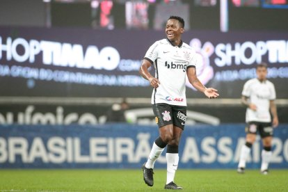 Juan Cazares fue una de las figuras del Corinthians, en el duelo ante Fluminense.