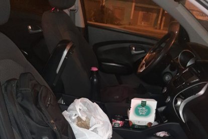 El dinero lo llevaban oculto en una cartera y en una funda de plástico.