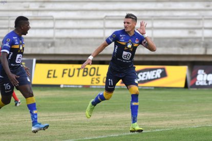 El delantero ecuatoriano Carlos Garcés llega para reemplazar al uruguayo Jonatan Álvez.