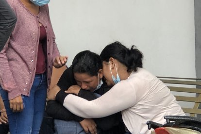 Julia y Nataly Paredes se enteraron que sus parejas fallecieron en un choque.