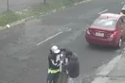 El robo de un joven quedó registrado en video.