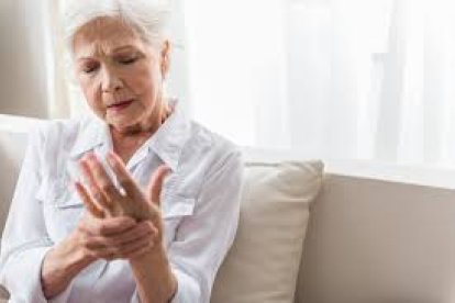 La vitamina D, presente en el sol, ayuda a los huesos.