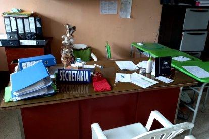 Los pillos recorrieron los distintos despachos y se llevaron los computadores del plantel.