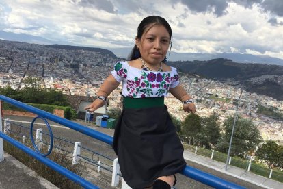 Betún está orgullosa de sus raíces y le encanta lucir ropa tradicional ecuatoriana.