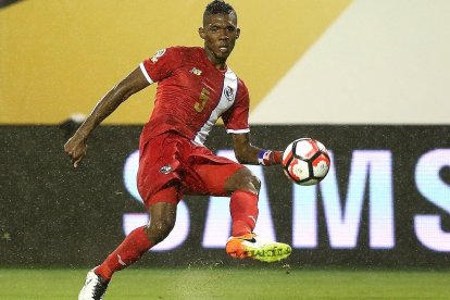 Roderick Miller había sido anunciado por la dirigencia del Cuenca, pero el zaguero desmintió su llegada.