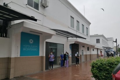 Exteriores del Hospital Bicentenario, donde se trata a pacientes con el virus.