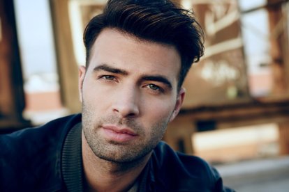 Jencarlos Canela estrenó nuevo tema con Pitbull y espera llegar a los premios Grammy con esta nueva melodía.