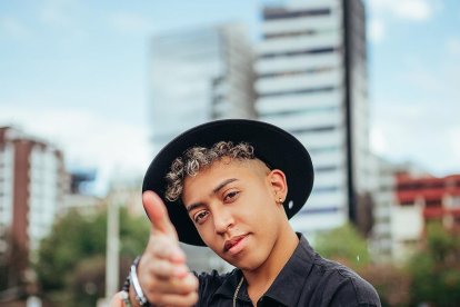 El artista comenzó su carrera musical de forma profesional en 2020