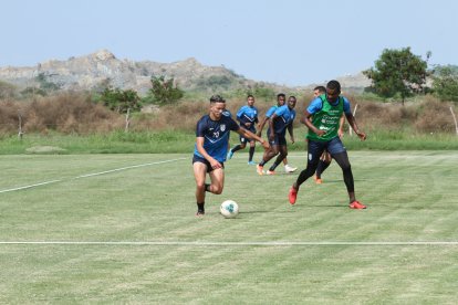 El uruguayo Mauro Da Luz juega como extremo por derecha, pero también puede ocupar la posición de mediapunta.
