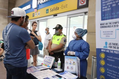 MEDIDAS QUE SE ESTAN TOMANDO EN EL AEROPUERTO J.J.DE OLMEDO DE GUAYAQUIL, POR EL CORONAVIRUS EN COMJUNTO CON LA POLICIA NACIONAL, 14 DE MARZO   del 2020 AMELIA ANDRADE, Guayaquil-Ecuador

Agencia (ag-expreso)