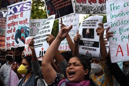 Manifestación en India por violación a una joven de 14 años.