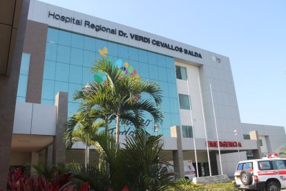La mujer fue atendida en el Verdi Cevallos, donde los médicos le hicieron  rigurosos exámenes.