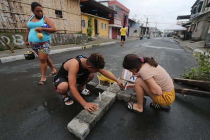 En el sitio donde se registró el último caso fue colocada una cruz, formada con bloques de cemento.