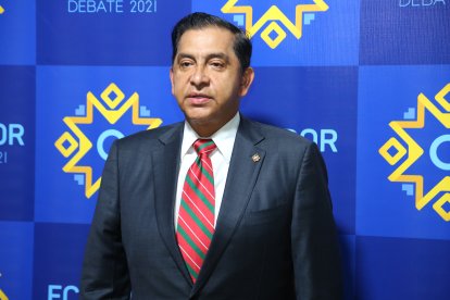 El candadidato Lucio Gutiérrez Borbúa.