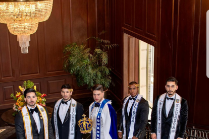 Ganadores del Mr Rey Ecuador,  quienes representarán al país en diversos eventos internacionale. Ellos que recibiron sus bandas en una ceremonia en el Banker's Club