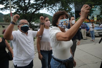 Familiares de Roberto Malta estaban a la expectativa del término de la audiencia. Piden que Kenny Andradre comparezca ante la justicia.
