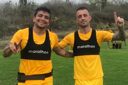 Mario Pineida y Damián Díaz en la pretemporada de Barcelona.