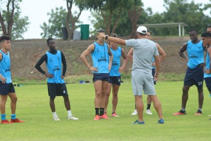 El entrenador Fabián Frías probará a sus mejores hombres ante el campeón Barcelona